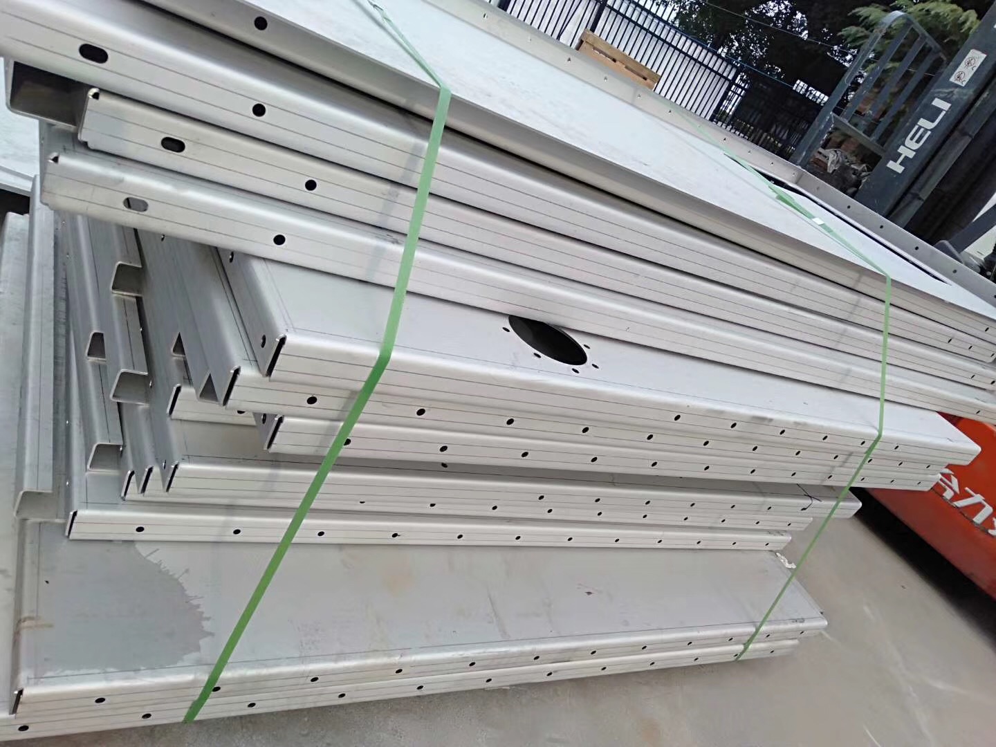 不銹鋼型材加工